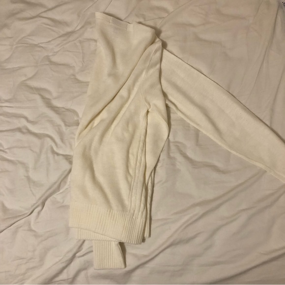 Cable knit sweater - Picture 2 of 3